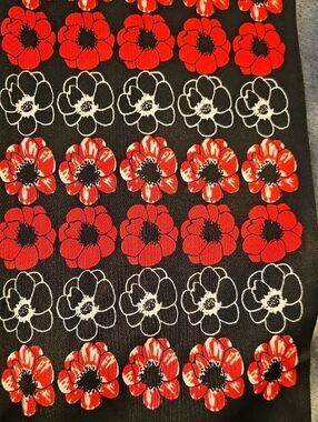 Coach Poppy Floral Oblong Silk Scarf - Black, White And Red